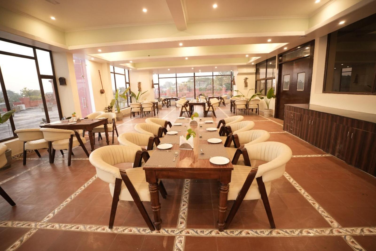 Gautam Hotels & Resorts Khajurāho Exterior foto